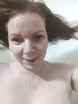 aussiepeaches online show from September 15, 2025, 1:11 pm