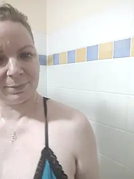 aussiepeaches online show from September 23, 2025, 1:58 pm