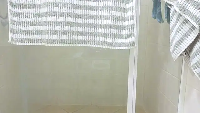 aussiepeaches online show from October 1, 2025, 1:06 pm