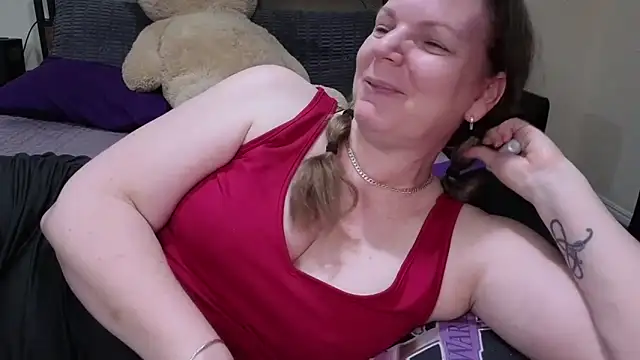 aussiepeaches online show from February 9, 2026, 1:37 pm