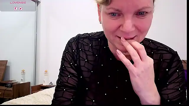 Snapshot of aussiepeaches chatting on July 1, 2026, 11:01 am aussiepeaches online show from July 1, 2026, 11:01 am