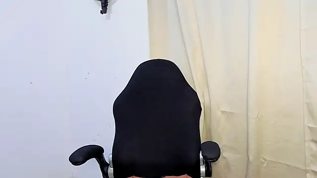 Snapshot of Allyson_gh chatting on October 22, 2025, 3:29 am Allyson gh online show from October 22, 2025, 3:29 am