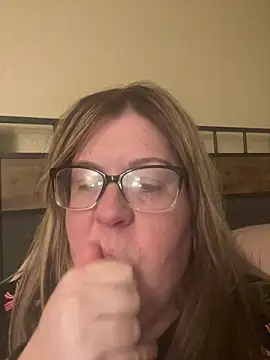 sexymommy1988 online show from April 27, 2026, 3:26 am