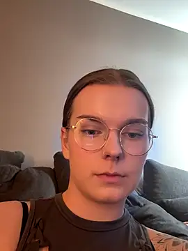 LisaFreier online show from September 9, 2025, 3:44 pm