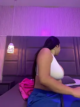 SofiaWildee online show from September 25, 2025, 9:40 pm