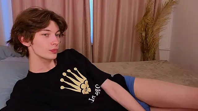 Snapshot of _Den1s_ chatting on February 8, 2026, 12:30 pm Den1s online show from February 8, 2026, 12:30 pm