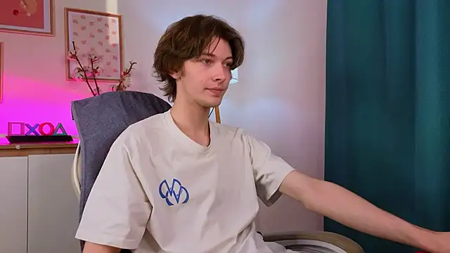 Snapshot of _Den1s_ chatting on February 14, 2026, 1:08 pm Den1s online show from February 14, 2026, 1:08 pm