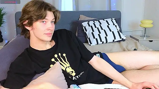 Snapshot of _Den1s_ chatting on February 17, 2026, 12:34 pm Den1s online show from February 17, 2026, 12:34 pm