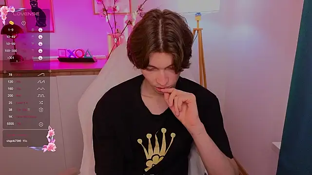 Snapshot of _Den1s_ chatting on February 18, 2026, 1:07 pm Den1s online show from February 18, 2026, 1:07 pm