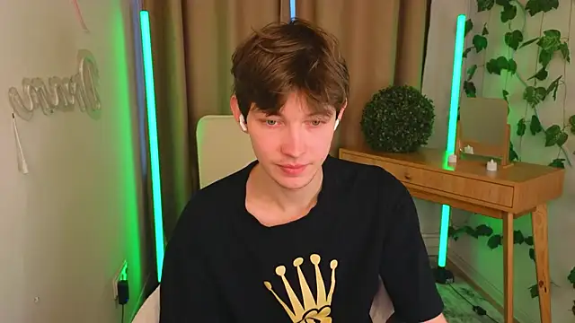 Snapshot of _Den1s_ chatting on February 27, 2026, 1:00 pm Den1s online show from February 27, 2026, 1:00 pm