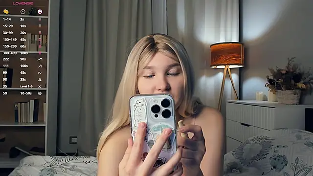 ErinBissonnette online show from October 26, 2025, 7:20 pm