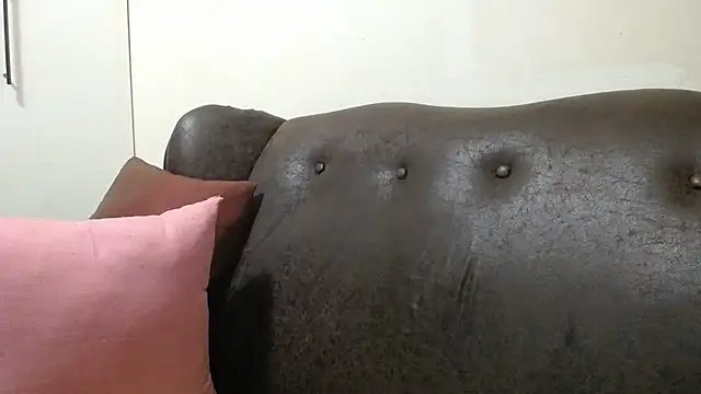 bustylaura4u online show from February 15, 2025, 2:47 am