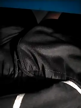 Thanhk77777 online show from November 8, 2025, 11:32 am