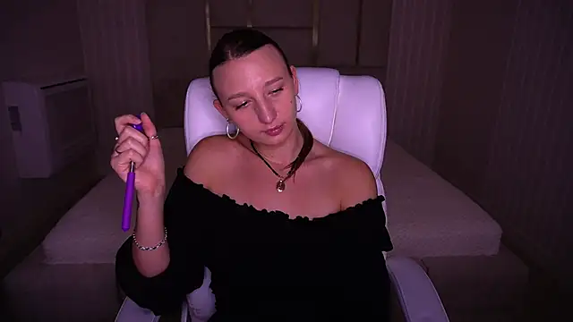 Snapshot of LioraFox chatting on November 26, 2025, 9:49 pm LioraFox online show from November 26, 2025, 9:49 pm