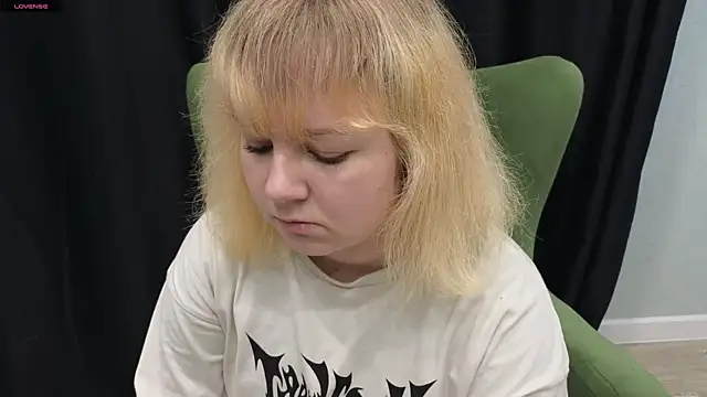 DianaJacobs online show from November 14, 2025, 8:46 am