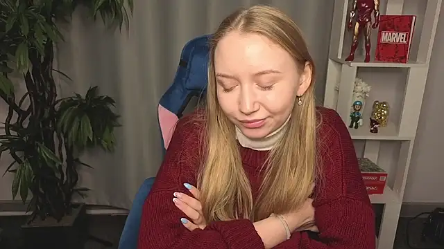 JulieGreen online show from November 2, 2025, 12:40 pm