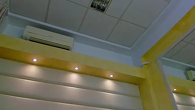 Jelly Bee online show from October 30, 2025, 8:31 pm