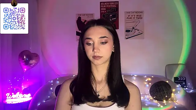 LinaMour online show from April 19, 2026, 10:34 pm