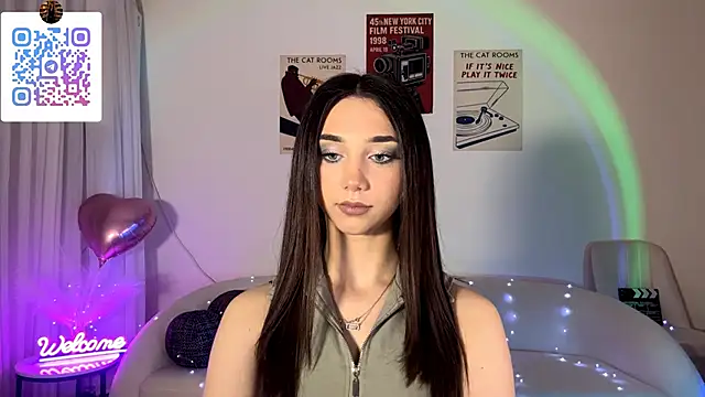 Snapshot of LinaMour chatting on April 29, 2026, 10:27 pm LinaMour online show from April 29, 2026, 10:27 pm