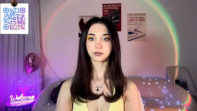 Snapshot of LinaMour chatting on May 5, 2026, 10:18 pm LinaMour online show from May 5, 2026, 10:18 pm