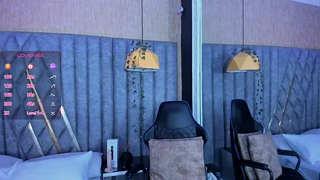 SkylerBloomm online show from April 13, 2026, 3:23 am