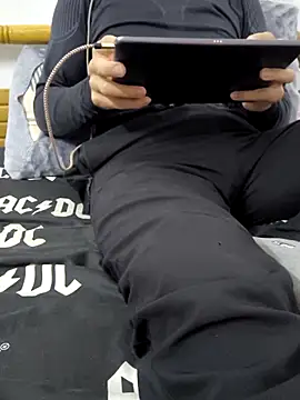 yazinyazin1 online show from November 17, 2025, 6:24 pm