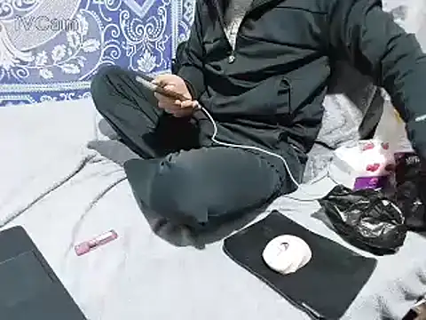 yazinyazin1 online show from February 7, 2026, 7:50 pm