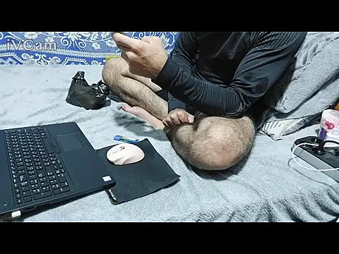 yazinyazin1 online show from February 9, 2026, 7:18 pm