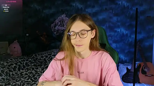 artass2 online show from November 13, 2025, 5:23 pm