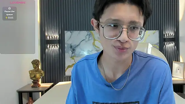 SantiagoRusso18 online show from November 25, 2025, 2:00 am