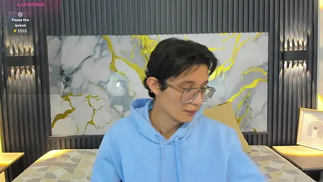 SantiagoRusso18 online show from December 5, 2025, 3:04 am