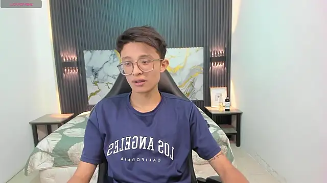 SantiagoRusso18 online show from February 23, 2026, 7:44 pm