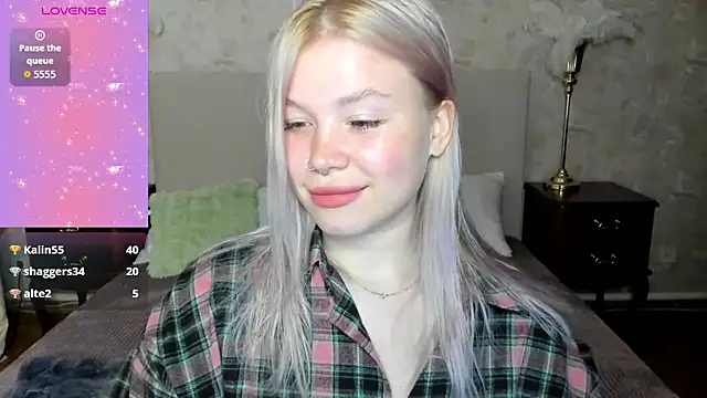 Diana Dream online show from November 18, 2025, 11:15 pm