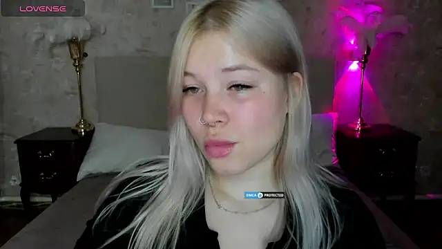 Diana Dream online show from November 26, 2025, 8:32 pm