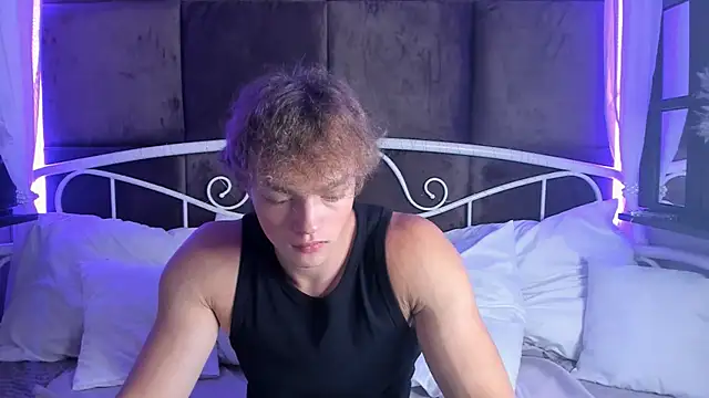 ChaseMuscular online show from October 5, 2025, 3:43 pm