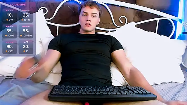 ChaseMuscular online show from December 18, 2025, 12:44 pm