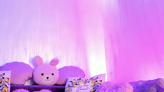 Snapshot of RileyNox chatting on October 7, 2025, 7:33 pm RileyNox online show from October 7, 2025, 7:33 pm