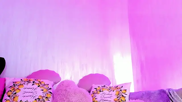 Snapshot of RileyNox chatting on October 8, 2025, 7:33 pm RileyNox online show from October 8, 2025, 7:33 pm