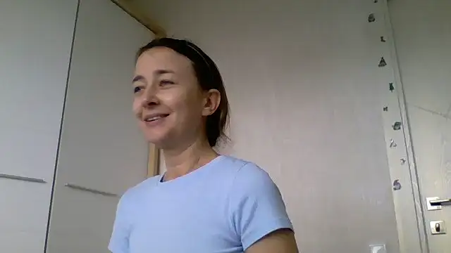 Avenique online show from October 15, 2025, 10:15 am