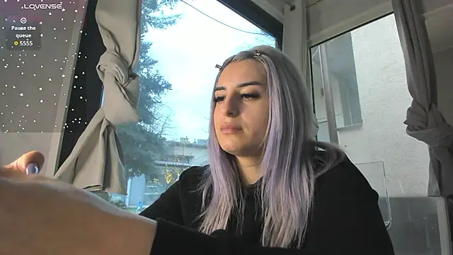 Ella Vee online show from February 15, 2026, 6:32 am