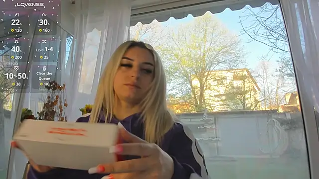 Ella Vee online show from April 9, 2026, 4:56 am