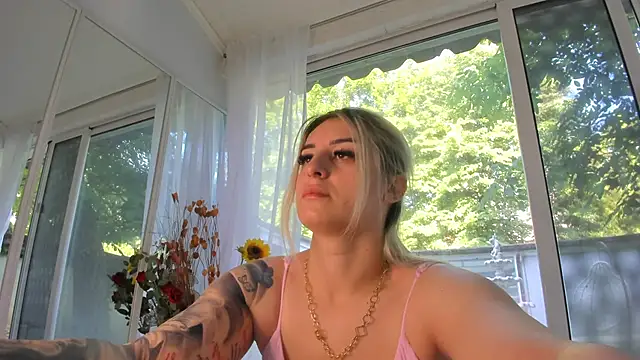 Ella Vee online show from May 25, 2026, 5:46 am