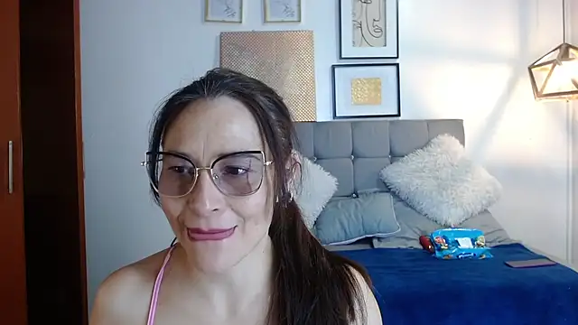  naomi s online show from September 17, 2025, 1:46 pm