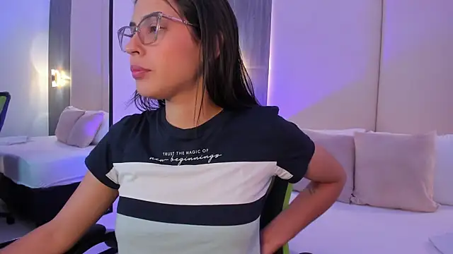 desireee  online show from February 11, 2026, 12:32 pm