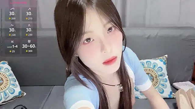 nuonuo321 online show from September 25, 2025, 12:53 pm