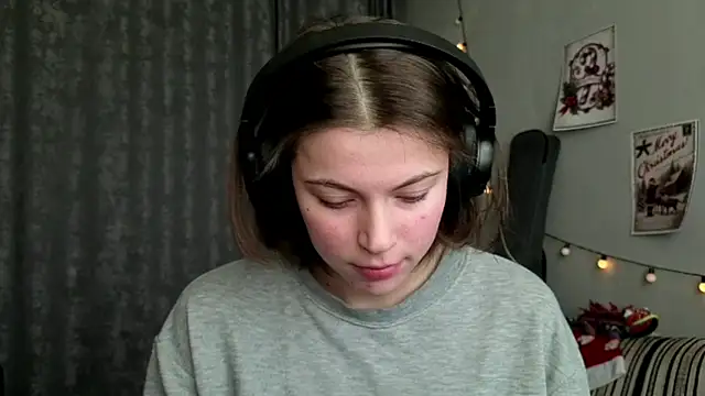 CutieAnny online show from January 12, 2026, 6:07 am