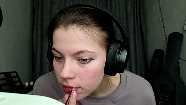 CutieAnny online show from February 3, 2026, 6:22 am