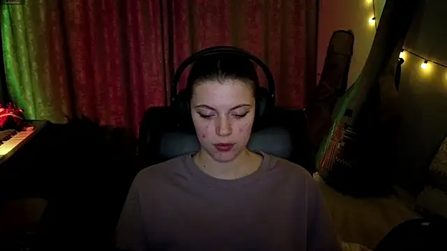 CutieAnny online show from April 6, 2026, 8:32 pm