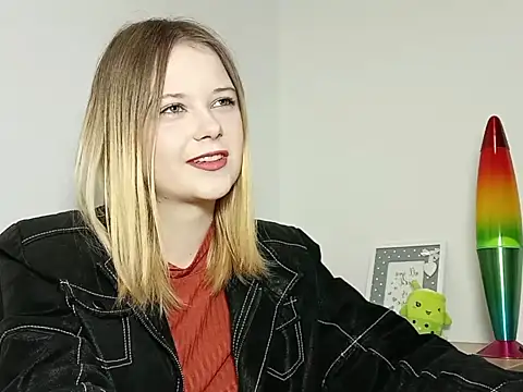 LydiaYoung online show from October 9, 2025, 6:17 pm