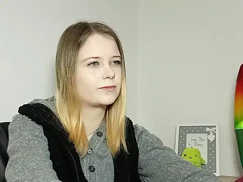 LydiaYoung online show from November 14, 2025, 7:12 pm